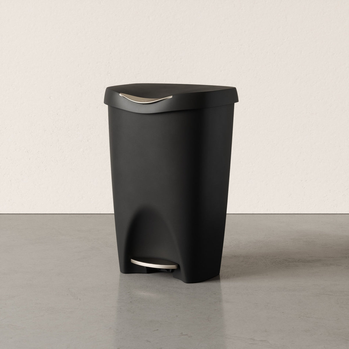 Brim Step On Trash Can